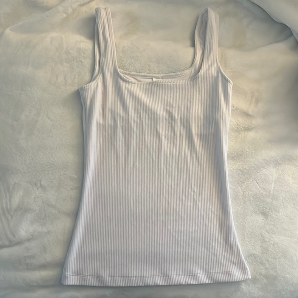 Alo yoga ribbed white tank top with built in bra
